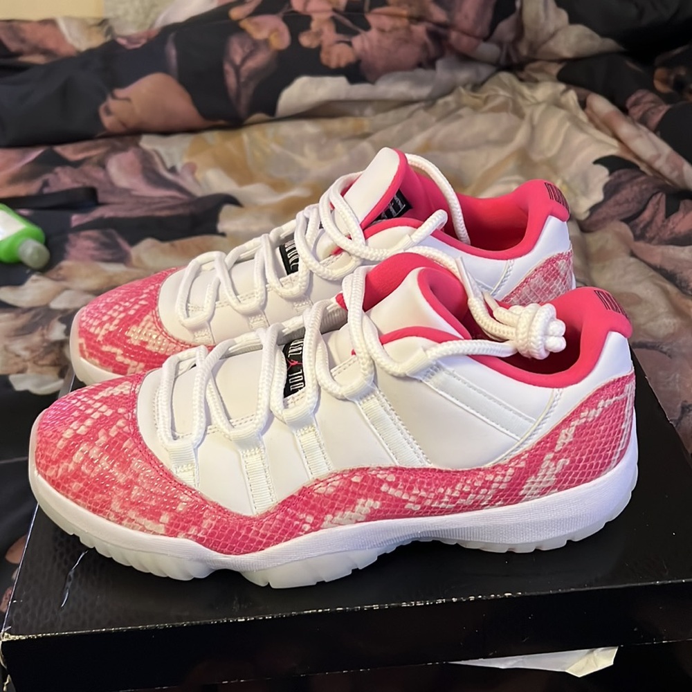 Brand new jordan 11 retro low - Picture 2 of 5